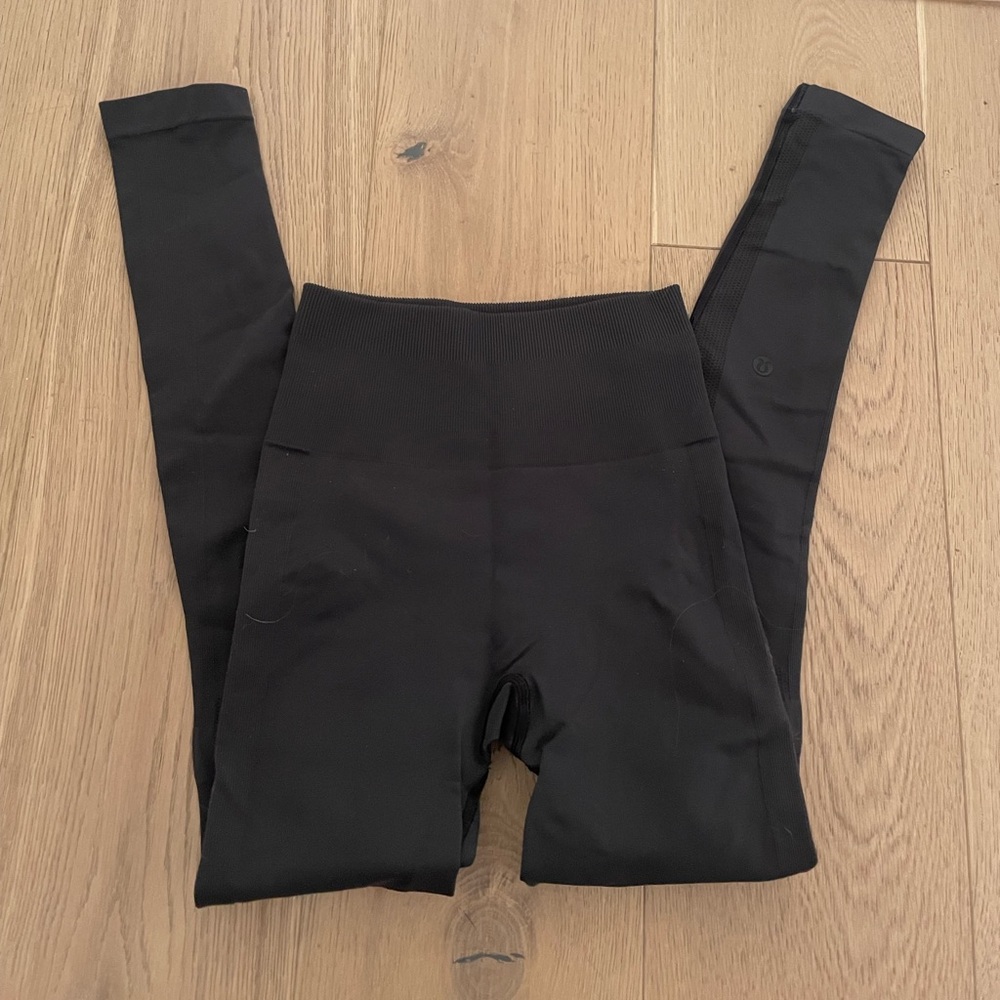 Lululemon zone in tight compression leggings black size 4